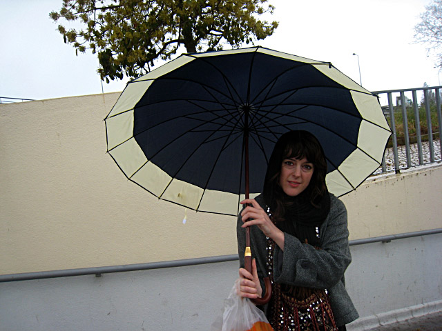 Marjolaine achète un autre parapluie