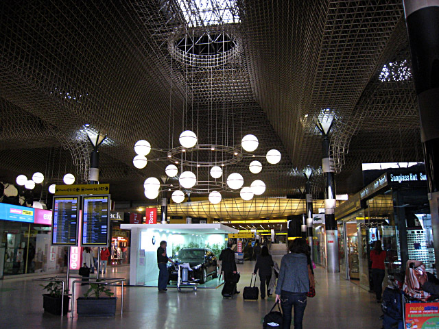 Le hall principal de l'aéroport