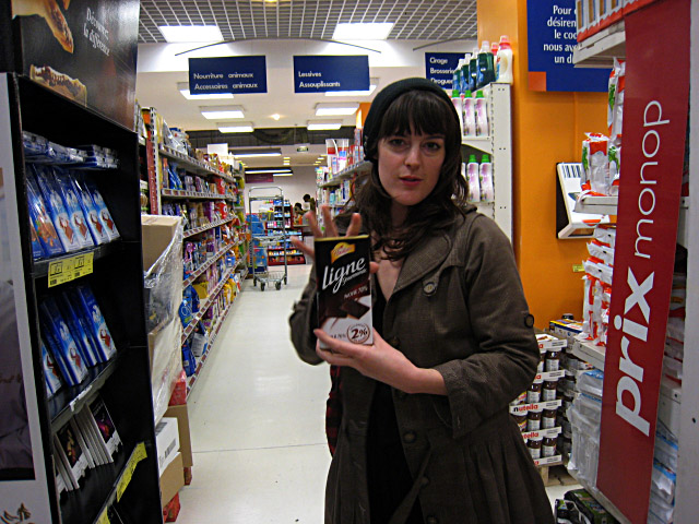 Marjolaine achète du chocolat