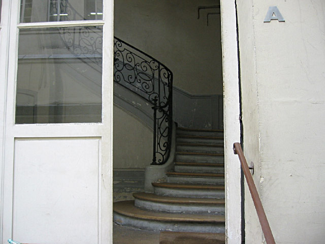 L'entrée de la cage d'escalier