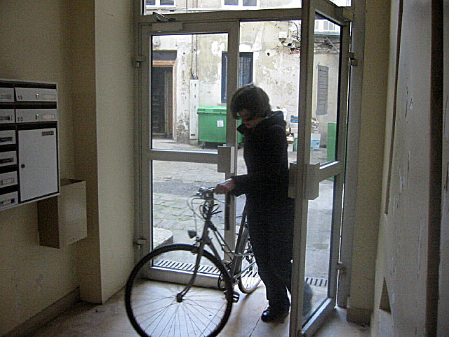 Sabine prend son vélo