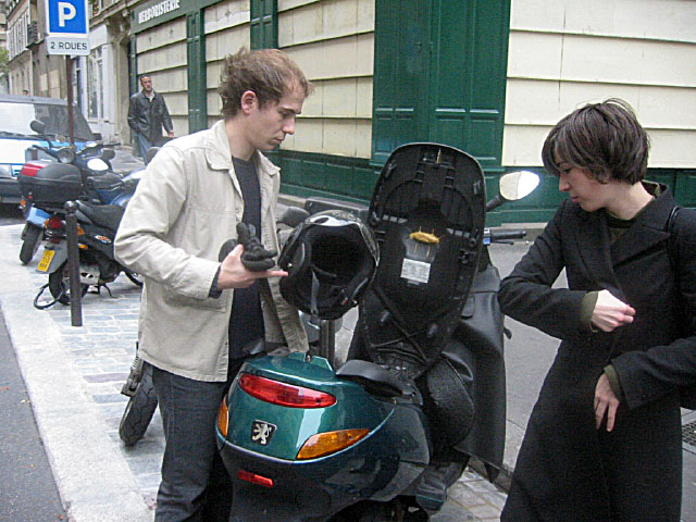 Thibaut et Delphine sont en scooter