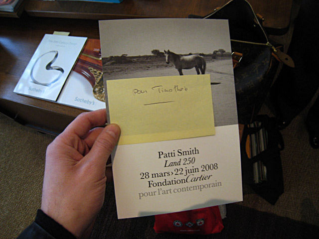 Valérie m'a mis de côté une invitation pour le vernissage de Patti Smith à la Fondation Cartier