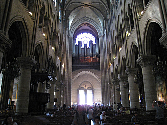 A l'intérieur de Notre Dame