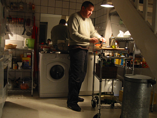 Christophe prépare la cuisine