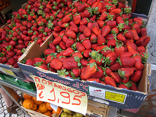 Marjolaine achète des fraises