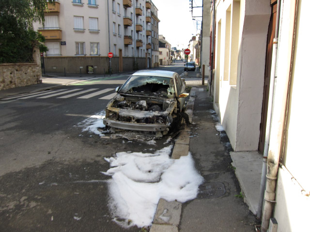 Je croise une voiture brulée