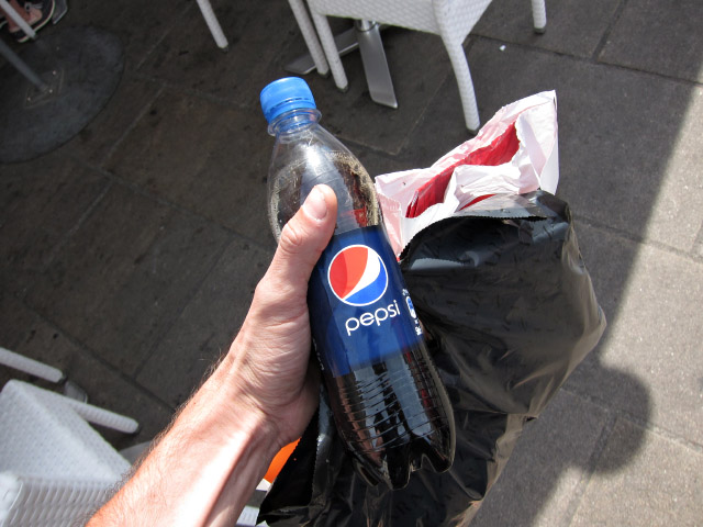 J'achète une bouteille de Pepsi