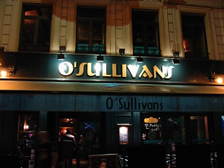 Nous partons boire un verre à O'Sullivan