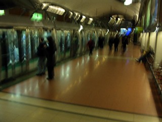 Je cours pour attraper le métro