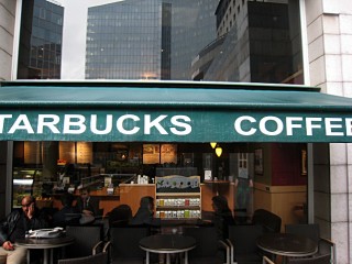 Nous allonc au Starbucks Coffee