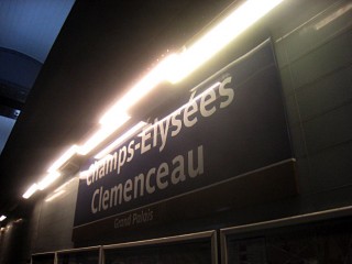 Je descends à Champ-Elysées Clémenceau