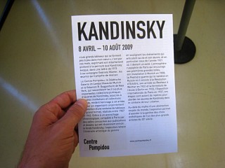 Je lis la notice de l'exposition Kandinsky
