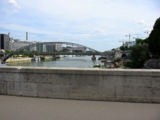 Nous traversons La Seine