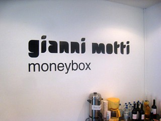 Nous venons voir l'exposition de Gianni Motti