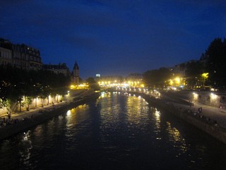 Nous regardons la Seine