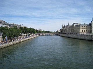 Je traverse la Seine