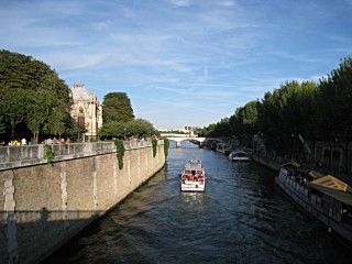 Nous traversons la Seine