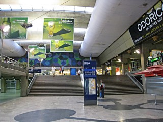 Le hall de la gare