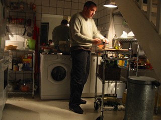 Christophe prépare la cuisine