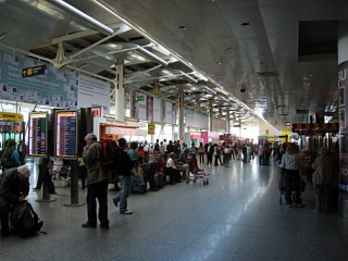 Le hall de l'aéroport
