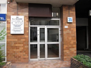 L'entrée de l'immeuble