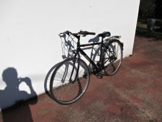 Je sors le vélo avec lequel j'étais venu depuis Paris en 2006 et que j'avais laissé