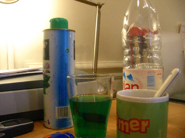 Je bois de la menthe à l'eau