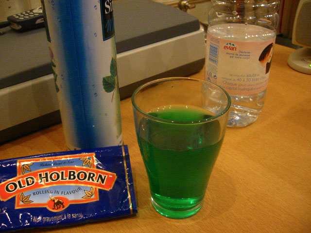 Je bois de la menthe à l'eau