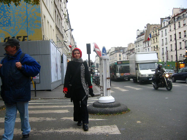 Je retrouve Sabine devant l'hôpital Saint-Antoine