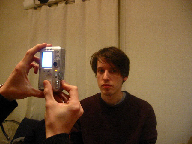 Thibaut prend des photos pour le site du collectif