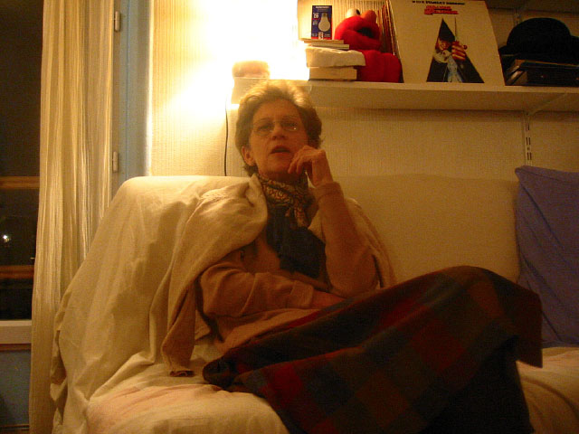 J'arrive chez Sabine. Ses parents sont là