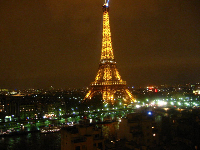 À droite
