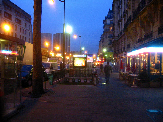 Nous allons prendre le métro