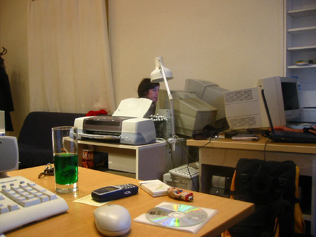 Je passe l'après midi au bureau