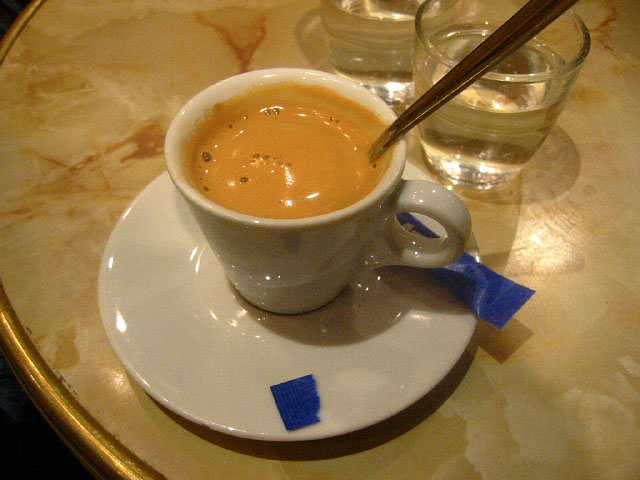 Nous allons boire un café