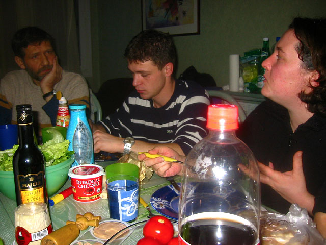 Nous passons à table