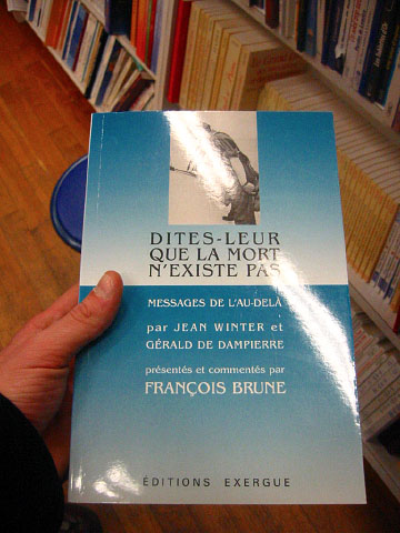 Je regarde un autre livre