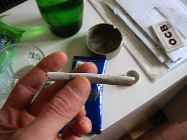 Je me roule une cigarette