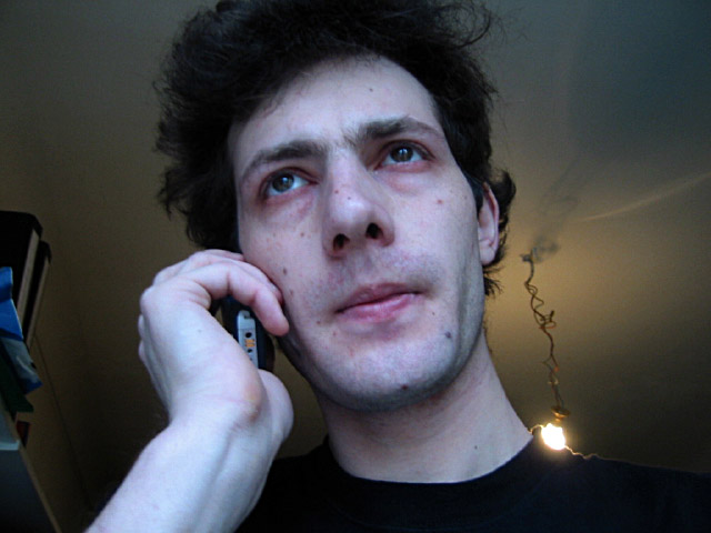 Nicholas m'appelle. Il va passer me prendre en voiture
