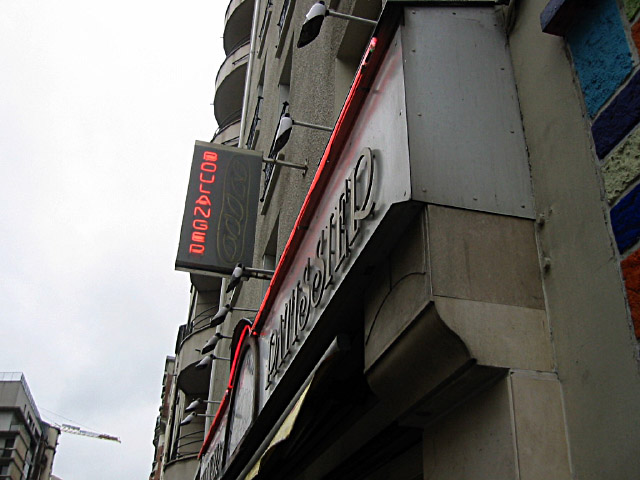 Je vais à la boulangerie