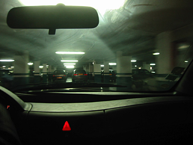 Nous allons dans le parking du Casino