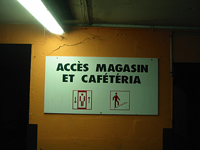 Nous prenons l'ascenseur