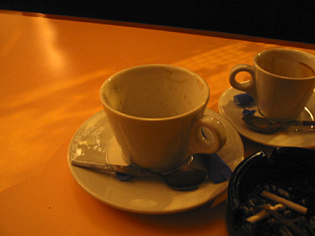 Je bois un café