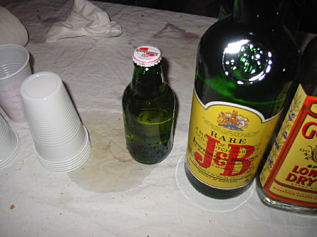 Nous retournons à Console. Je prends une bière