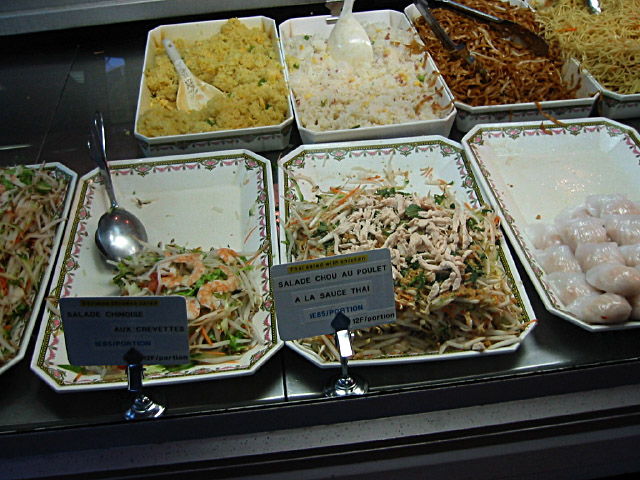 Je vais chez le traiteur chercher à manger