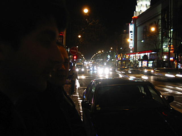 Nous cherchons un taxi