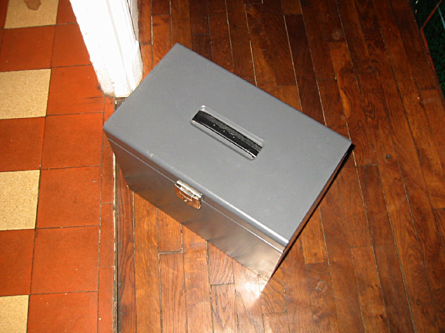 Je prends la valise d'E B