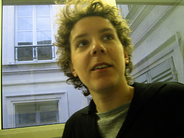 Alice passe récupérer l'appareil photo pour faire sa journée ADaM