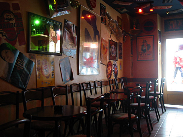Nous allons dans un bar rue de la Butte aux Cailles
